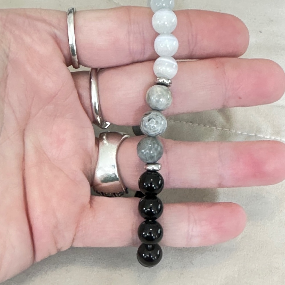 White Cats Eye, Black Onyx & Picasso Jasper stretchy beaded bracelet. 7-8mm - Picture 7 of 16